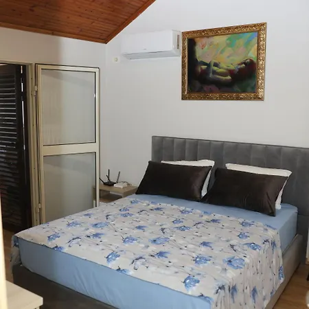 In Qerret - 100 M From The Villa *