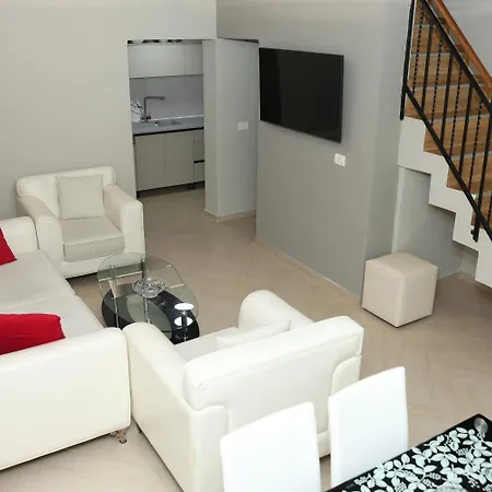 Villa In Qerret - 100 M From The *