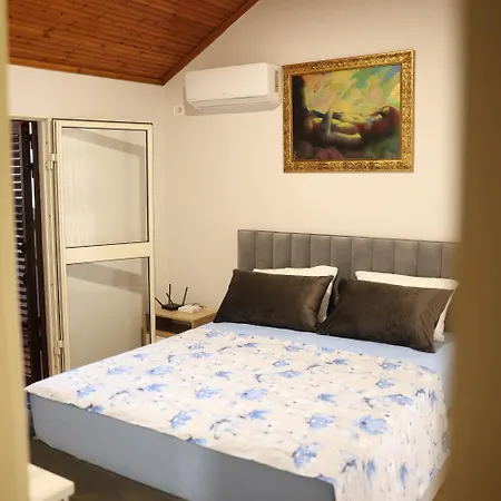 In Qerret - 100 M From The * غوليم