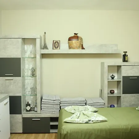 In Qerret - 100 M From The * غوليم