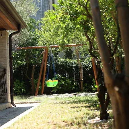 In Qerret - 100 M From The Villa Golem (Tirana)