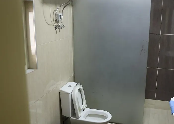 In Qerret - 100 M From The 别墅