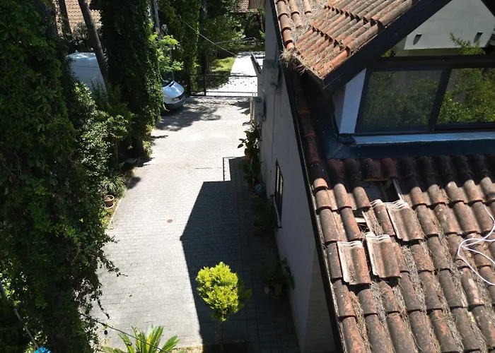 In Qerret - 100 M From The Golem (Tirana)