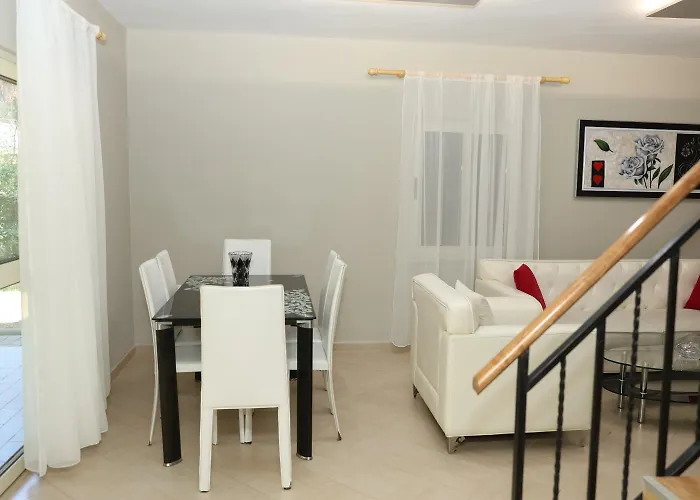 In Qerret - 100 M From The Villa