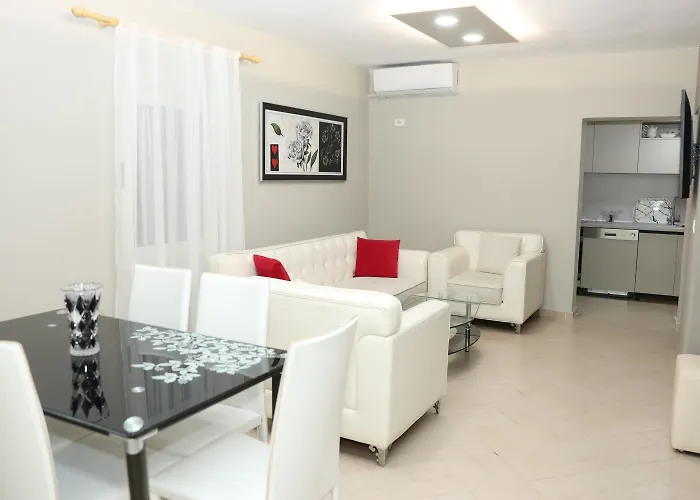 In Qerret - 100 M From The Villa *