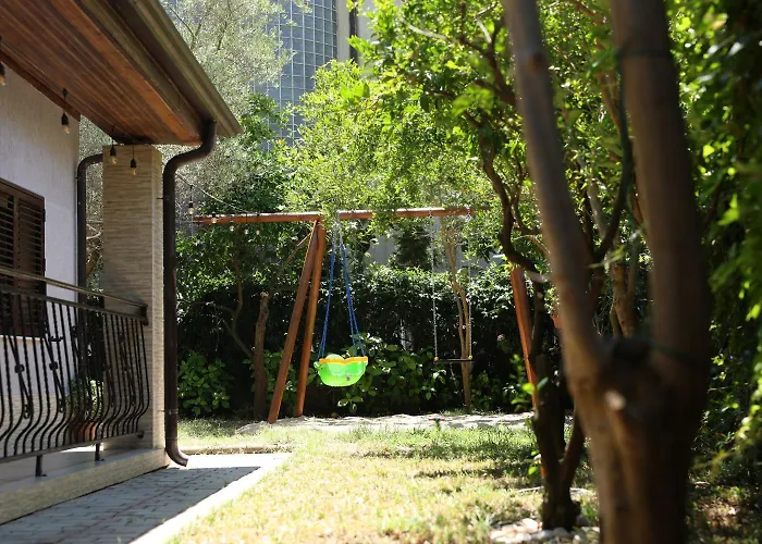 In Qerret - 100 M From The 格勒姆