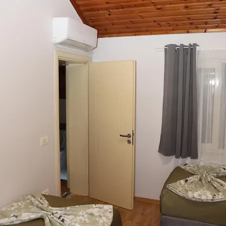 In Qerret - 100 M From The Villa Golem (Tirana)
