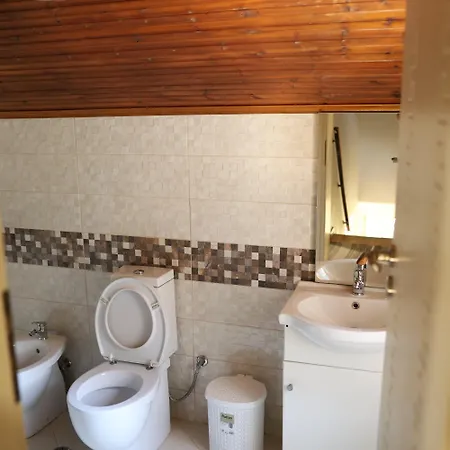 Villa In Qerret - 100 M From The Golem (Tirana)