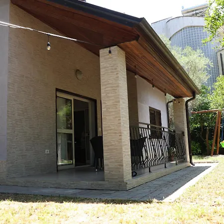 In Qerret - 100 M From The Villa