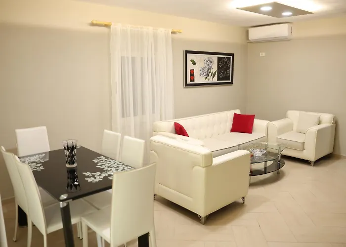 Villa In Qerret - 100 M From The