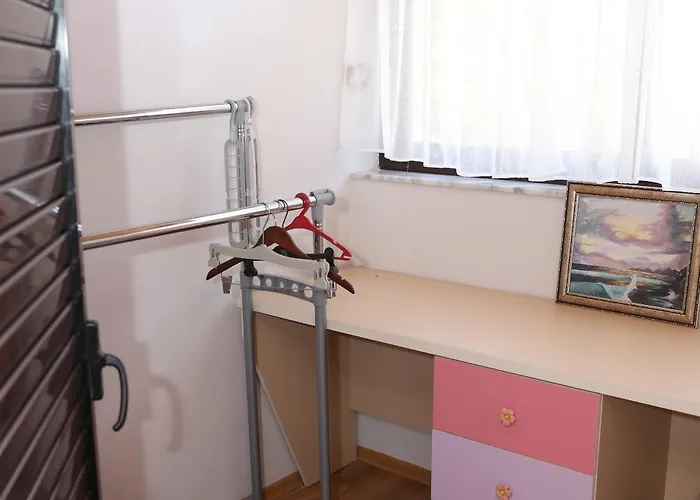 In Qerret - 100 M From The Villa *