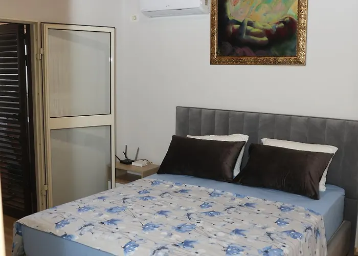 In Qerret - 100 M From The Villa *