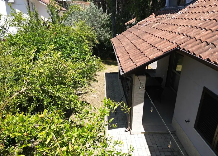 Villa In Qerret - 100 M From The