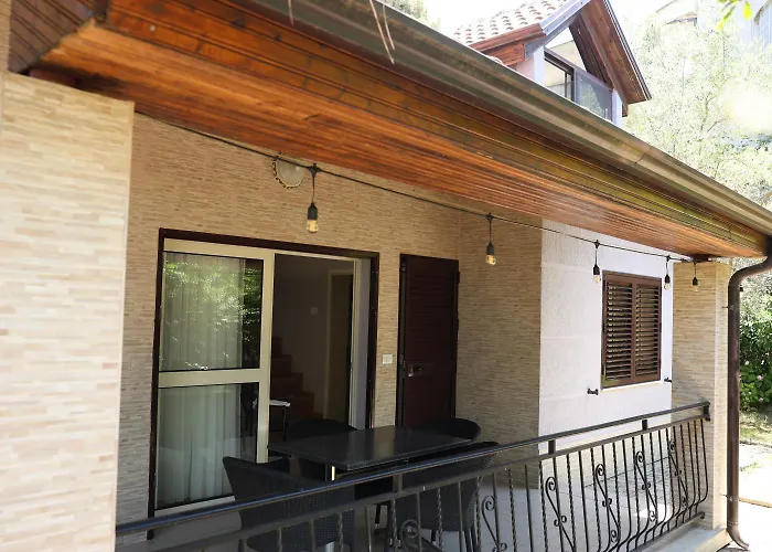 Villa In Qerret - 100 M From The *