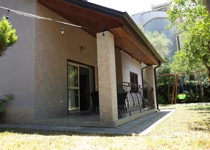 In Qerret - 100 M From The Villa