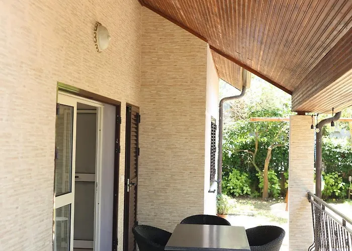 In Qerret - 100 M From The Villa *